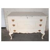  Lot 623 Vintage mahogany cedar chest needs TLC