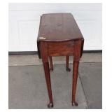  Lot 625 Vintage mahogany queen Anne drop side table needs TLC