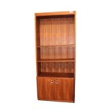  Lot 522 Mid century modern Danish style 2 door bookcase in the rosewood and teak, it is engineered 