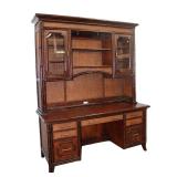  Lot 562 Quality 2pc Sligh Furniture mahogany finish office credenza/desk with hutch top in the faux