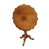  Lot 623 Vintage solid mahogany carved edge tilt top table