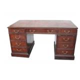  Lot 782 Vintage Kittinger leather top mahogany executive/executrix desk
