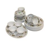  Lot 832 41pc Royal Doulton Miramont Dinnerware Set