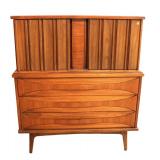  Lot: 101 - MCM United walnut low chest with fitted interior and cats eye style pulls