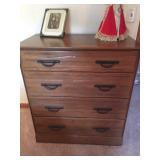 chest of drawers