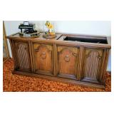 MAGNAVOX Astro-Sonic Vintage Radio Console Stereo Hi-Fi Turntable Solid State