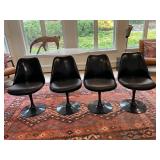 Knoll Saarinen & Kilim