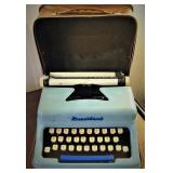 Vintage Traveling Typewriter - Really nice to Decorate with! 