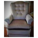 Recliner in Excellent Condition - Mauve Color picture looks lighter 