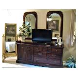 King Colonial Wood Dresser 