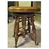 Pulaski Keepsakes Table with Bench 