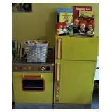 Vintage Metal - Tin Childs Kitchen Set 