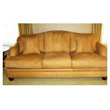 American Home Collection by LA-Z-BOY Saddle Leather Sofa (Very Nice) 