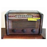 Working Antique Radiola Radio 