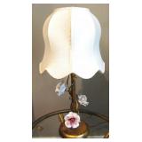 Italian Florentine Tole Gold Gilt Étagère With Porcelain Roses Small Matching Lamp