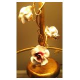 Italian Florentine Tole Gold Gilt Étagère With Porcelain Roses Small Matching Lamp