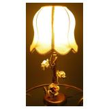 Italian Florentine Tole Gold Gilt Étagère With Porcelain Roses Small Matching Lamp