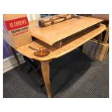 Dining table / 4 chairs