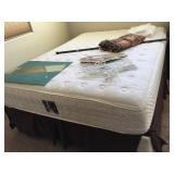 Queen bed/pillowtop