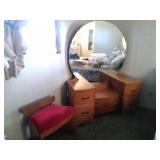 Vtg dressing table w/bench