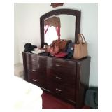 Dresser w/mirror