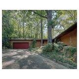 AUCTION REAL ESTATE & CONTENTS OF WATERFRONT HOME