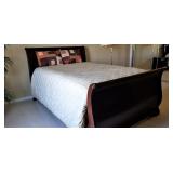 Sleigh bed