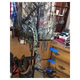 HUNTING BOW W/NEW STRINGS