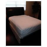 master bed/no matress only frame box n rails