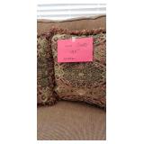 Love Seat w/2 Pillows