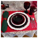 Makes a beautiful Christmas Tablescape
