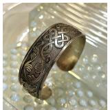 Knotted Nouveau Design 