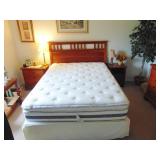 Queen Serta like new FOR SALE NOW. CALL CHRISTOPHER AT 386-405-1867