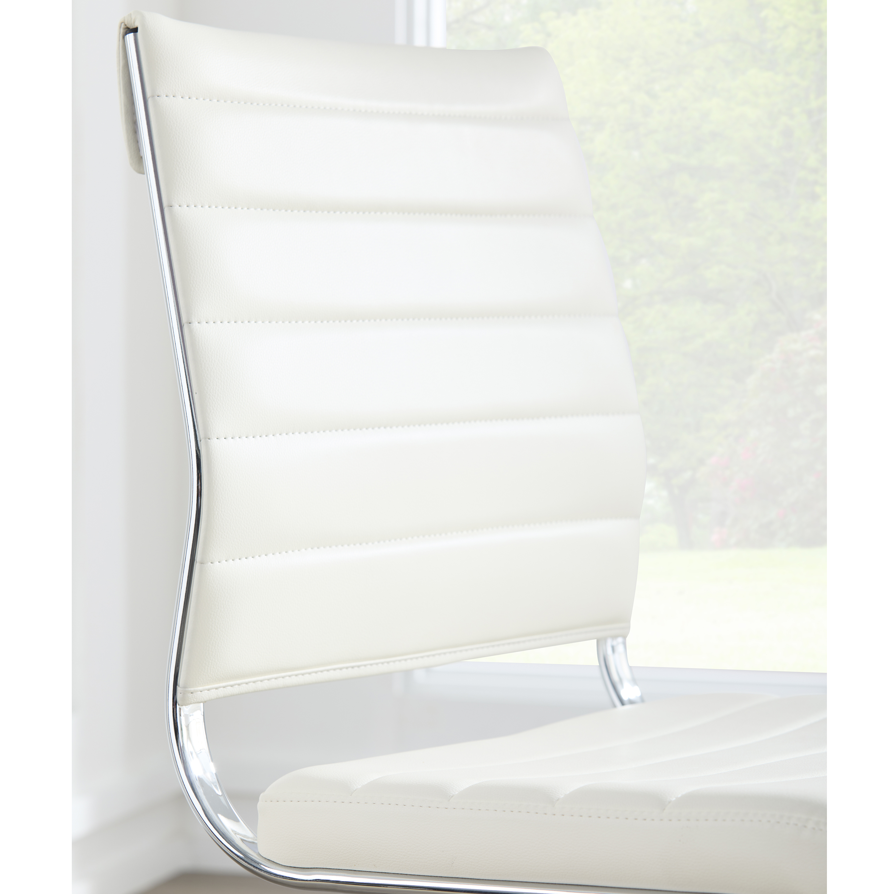 Chair(白ペイント） Axel Low Back Office Chair w/o Armrests - Euro Style