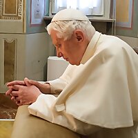 Rosário (Rosarium) em Latim - Papa Bento XVI