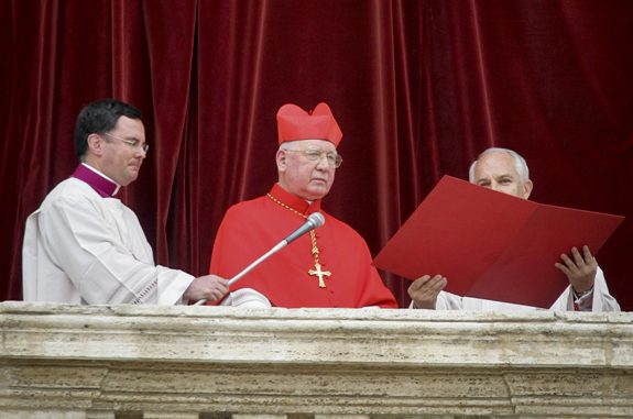 Chilean Cardinal Medina announces name of new pope in 2005