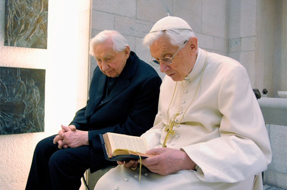 3602georgebened_00000002917 Georg Ratzinger travels to Rome to visit his brother
