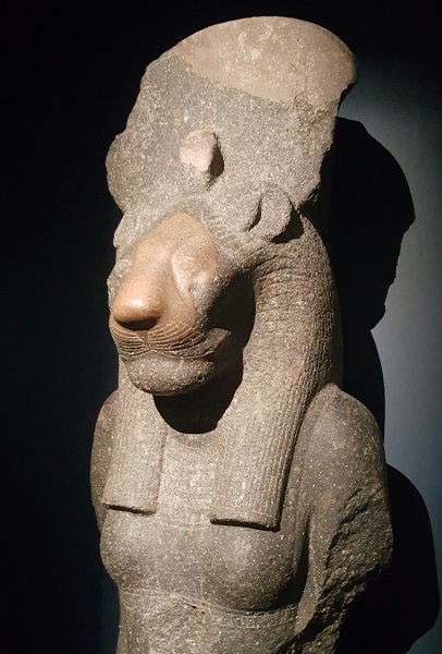 Sekhment statue (artist and date unknown)