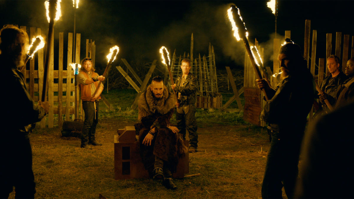 Wynonna Earp Home Fires Burning Bobo Del Rey