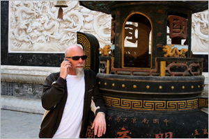 Thomas E Sanders "On Phone" from Toms Projects Net