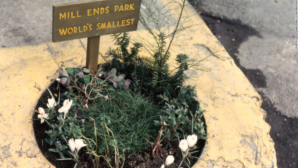 Geek Girl Authority Labor Day Activities and Ideas Visit a Park Mill Ends Park World's Smallest Park Portland