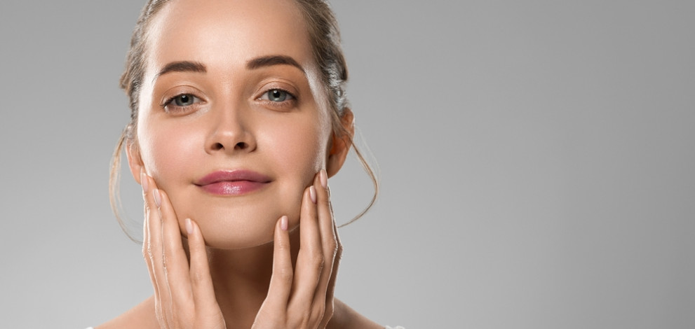 Beauty,Healthy,Skin,Women,Touching,Face,Cosmetic,Studio,Portrait