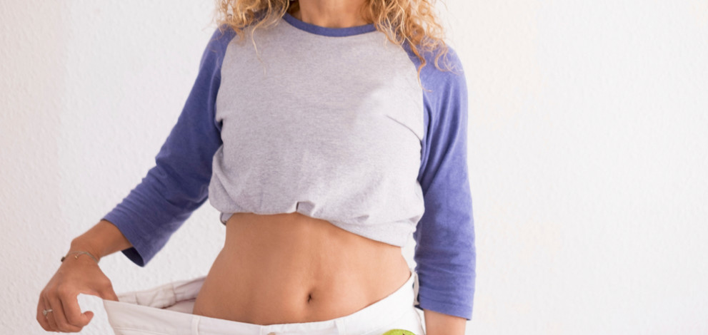 Beautiful,Woman,Showing,Her,Old,Big,Pantalon,After,Losing,Weight