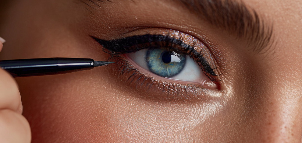 How to apply eyeliner like a pro Master the art of perfect eyelining; Our tricks and tips