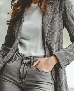 How to wear grey jeans like a street style expert