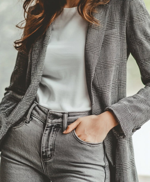 How to wear grey jeans like a street style expert