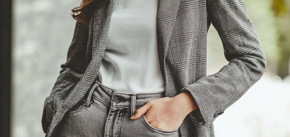 How to wear grey jeans like a street style expert