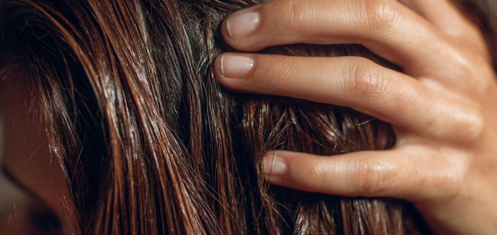 The right way to oil your hair for maximum growth
