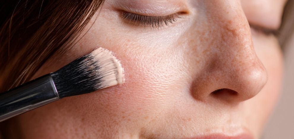 Why Everyone’s Applying Foundation With Their Hands Now