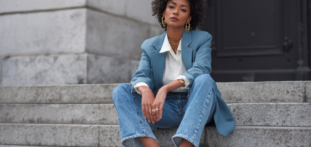 5 ways to elevate your V-neck and jeans outfit